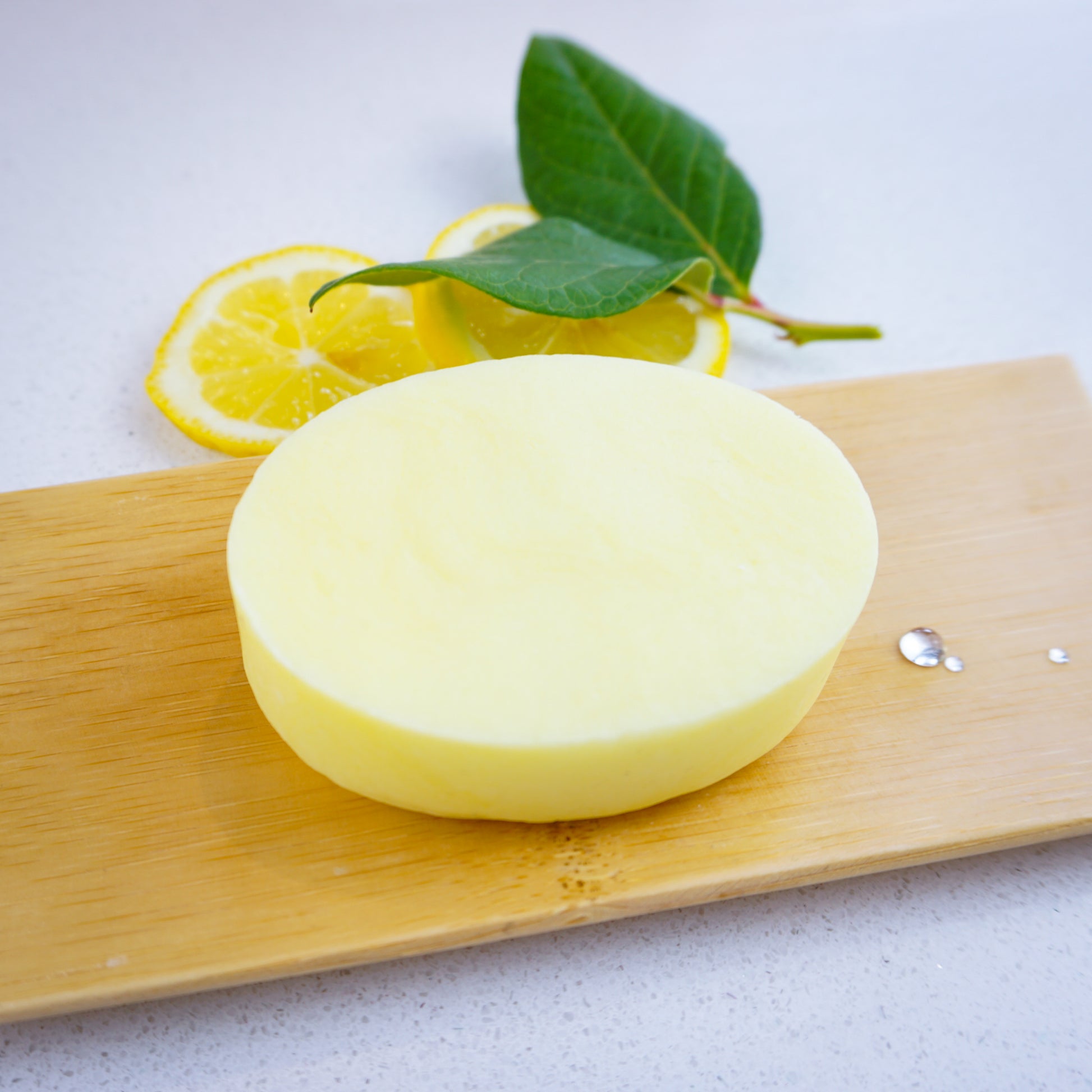 Washla Lemon 90g Shampoo bar with lemon slices and green leaves
