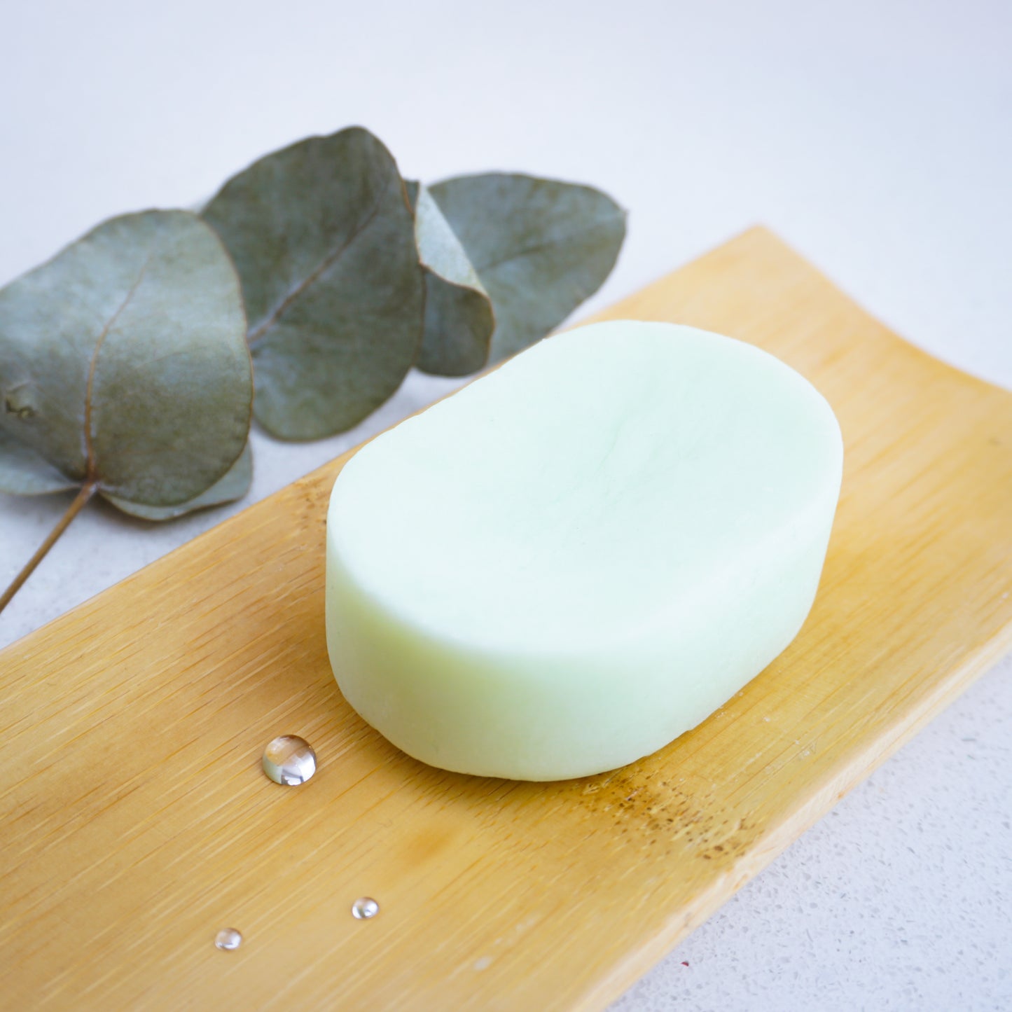 Washla 60g Shampoo bar on bamboo tray with droplets